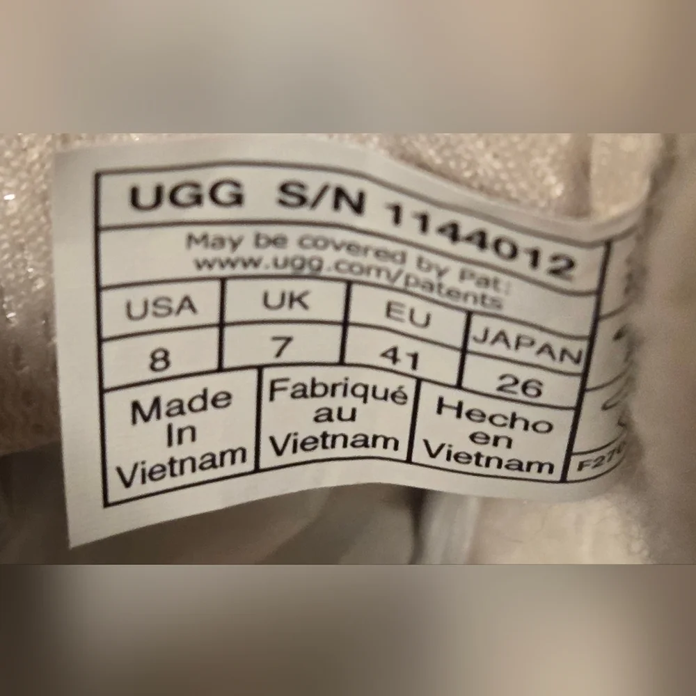 UGG chic ivory